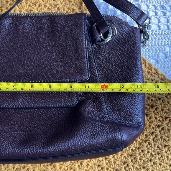 Vince Camuto leather handbag. EUC - Picture 10 of 11